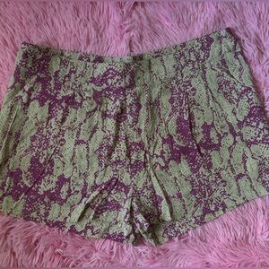 Lani NWT animal print fuschia and cream dressy shorts with pockets sz S